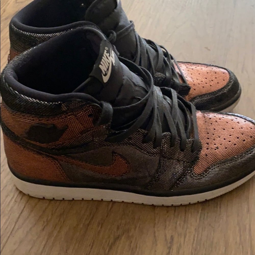 Women Sz 10 Jordan 1 OG Fearless